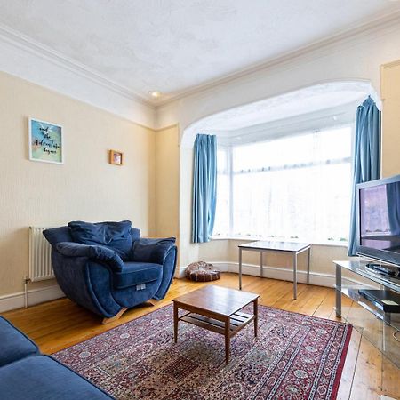 Guestready - Enchanting Life In Gorse Hill Manchester Esterno foto