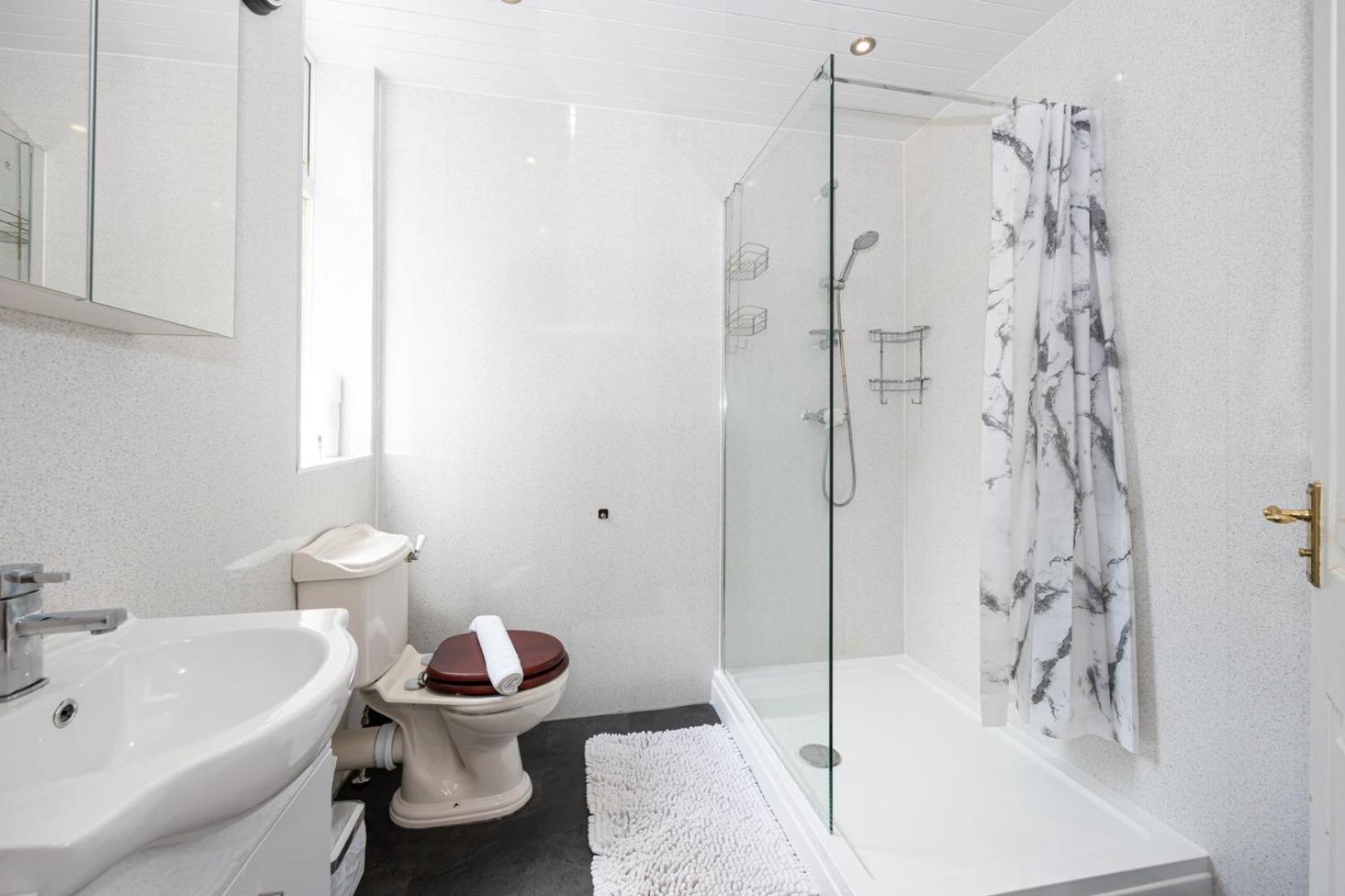 Guestready - Enchanting Life In Gorse Hill Manchester Esterno foto