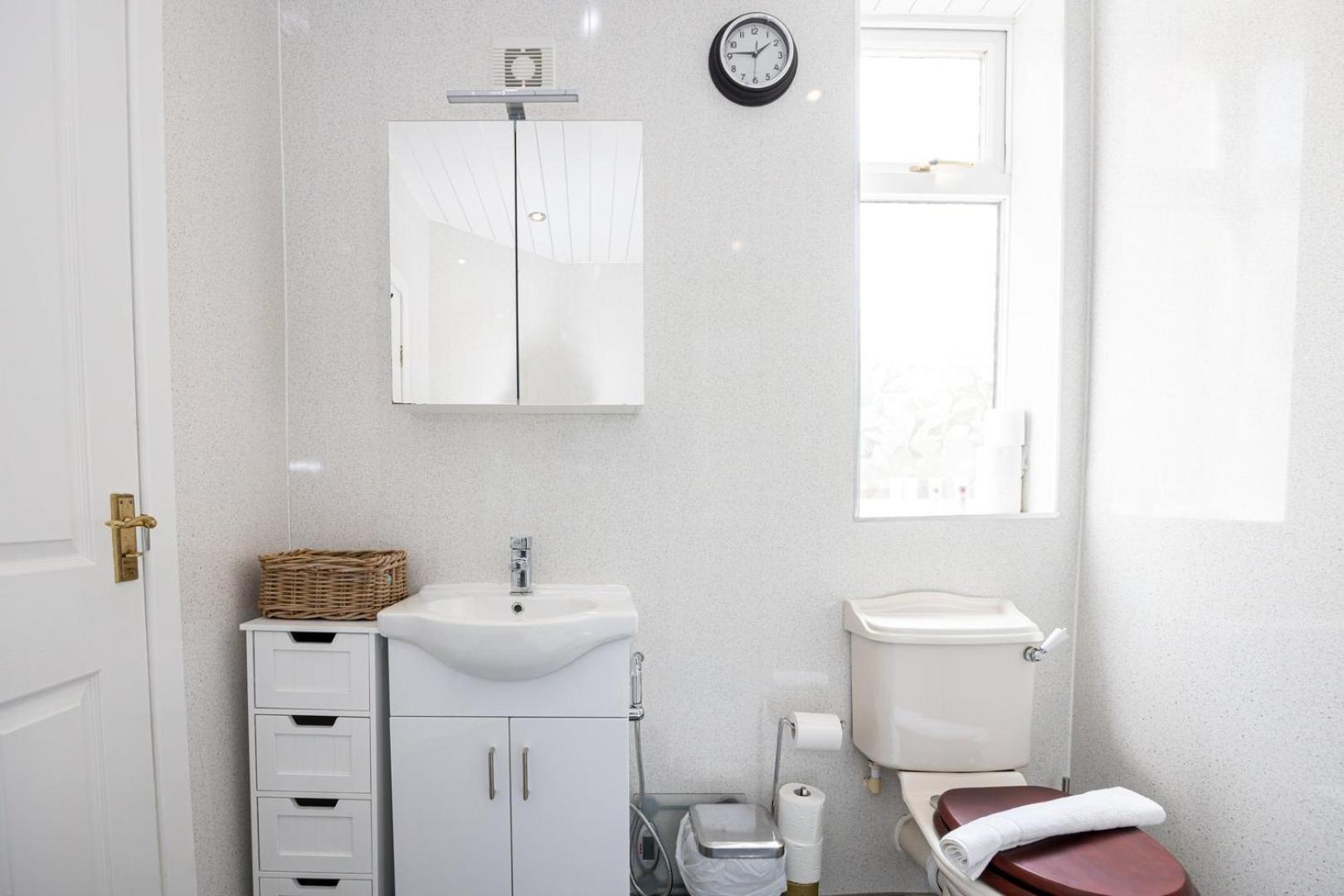 Guestready - Enchanting Life In Gorse Hill Manchester Esterno foto