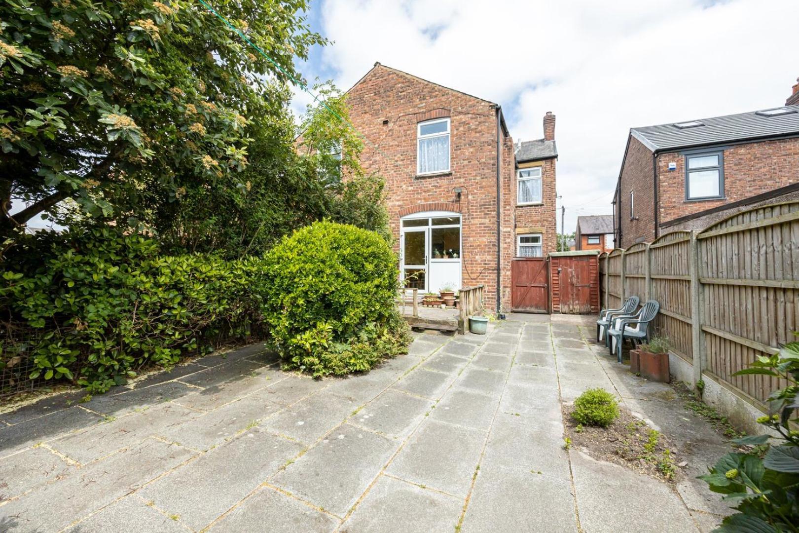 Guestready - Enchanting Life In Gorse Hill Manchester Esterno foto