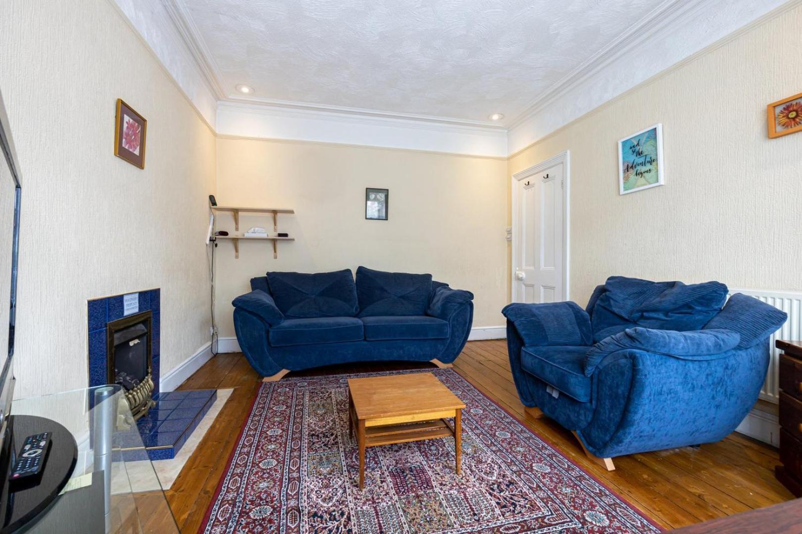 Guestready - Enchanting Life In Gorse Hill Manchester Esterno foto