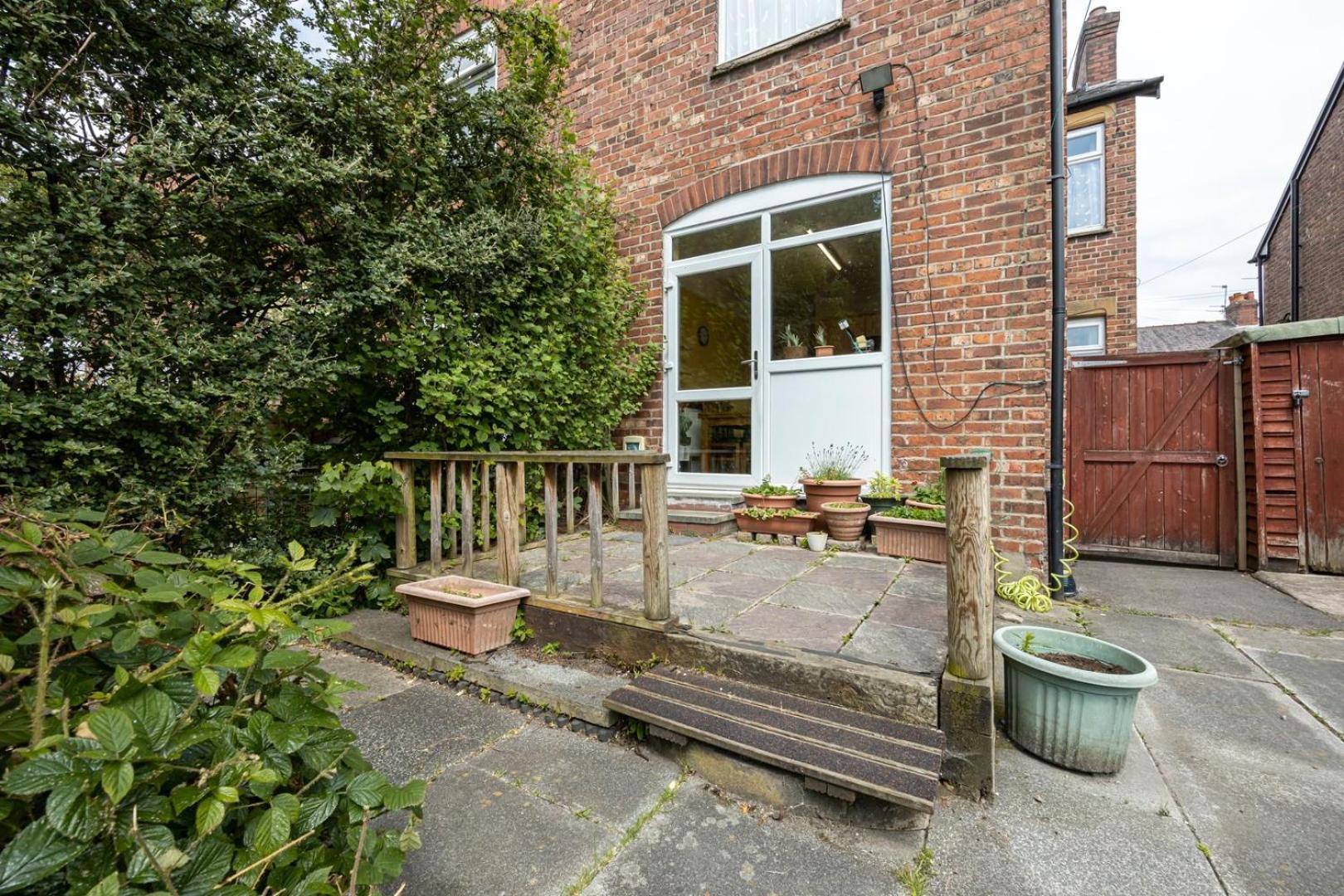 Guestready - Enchanting Life In Gorse Hill Manchester Esterno foto