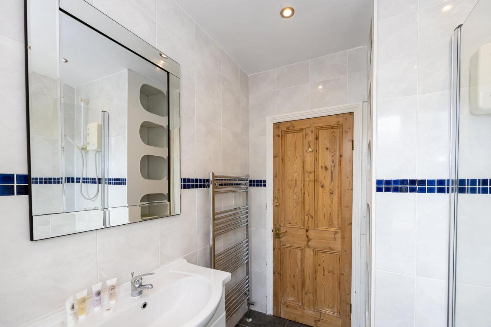 Guestready - Enchanting Life In Gorse Hill Manchester Esterno foto